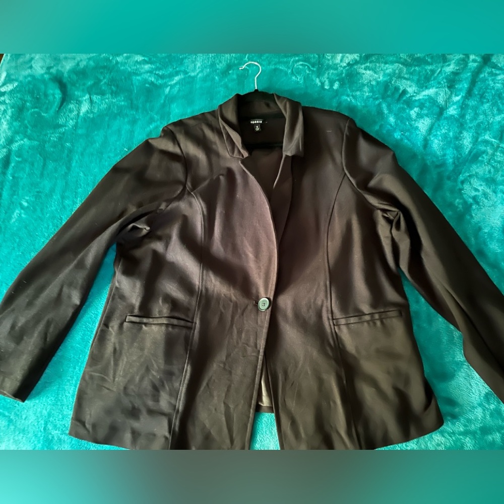 Torrid black pontil fabric blazer.